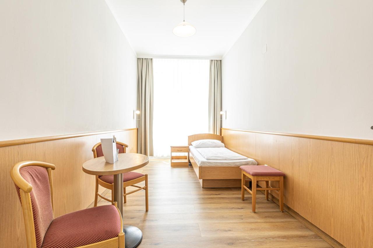 Hotel-Pension Fuenfhaus Vienna Luaran gambar