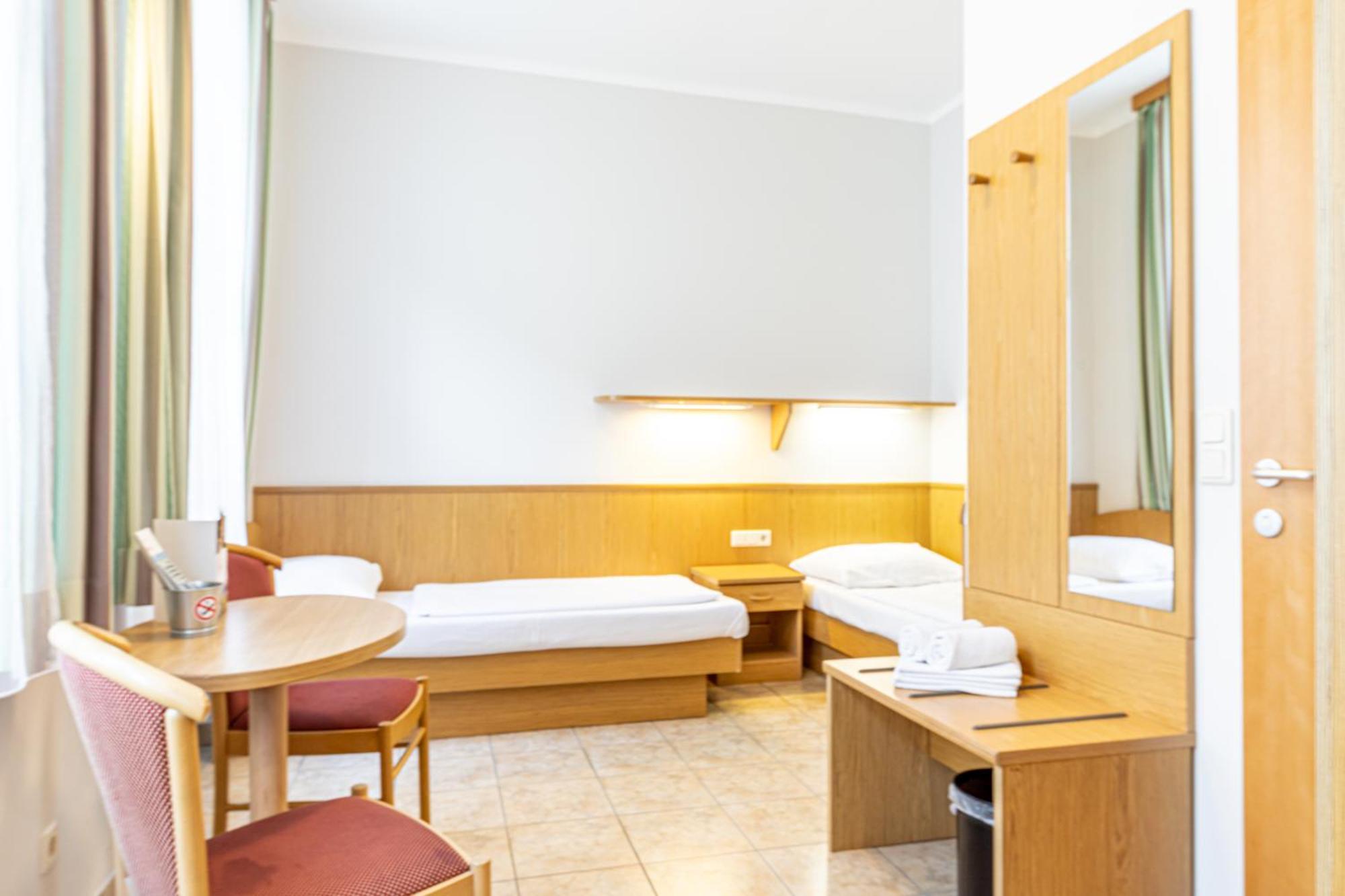 Hotel-Pension Fuenfhaus Vienna Luaran gambar